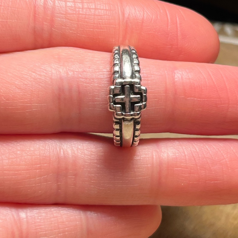 *SOLD* Cross 925 Sterling Silver Ring - Picture 11 of 12